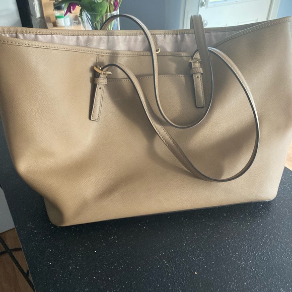 100% Authentic Michael Kors tote - Picture 2 of 5
